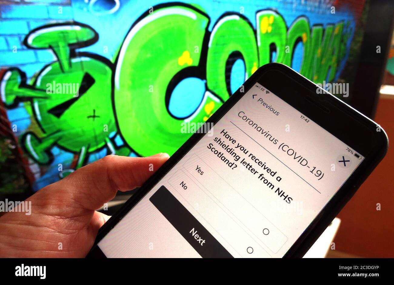 Coronavirus Covid19 Smartphone Trace and Track App - Überprüfen Sie Ihre Symptome - NHS Scotland App Stockfoto