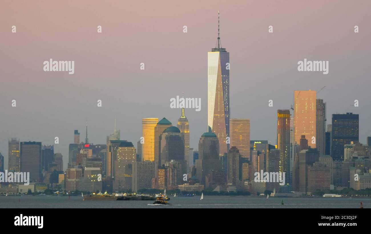 Untere skyline von manhattan bei Sonnenuntergang in nyc Stockfoto