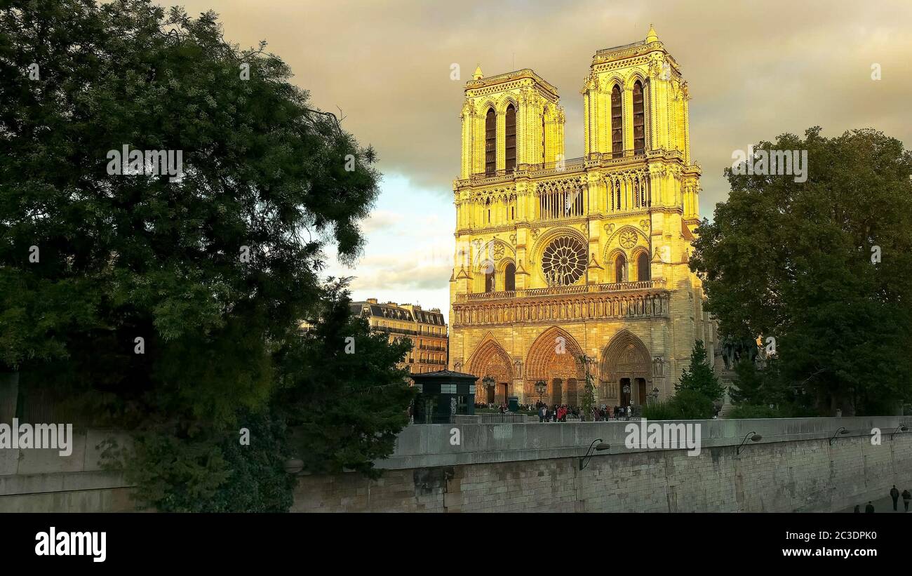 kathedrale notre dame, eines der berühmtesten Gebäude in paris Stockfoto