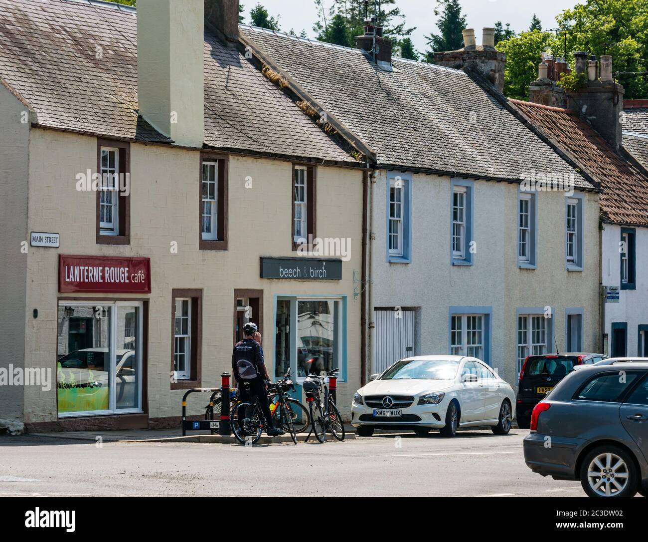Radfahrer im Lanterne Rouge Café, beliebter Rastplatz für Radler, Dorf Gifford, East Lothian, Schottland, Großbritannien Stockfoto
