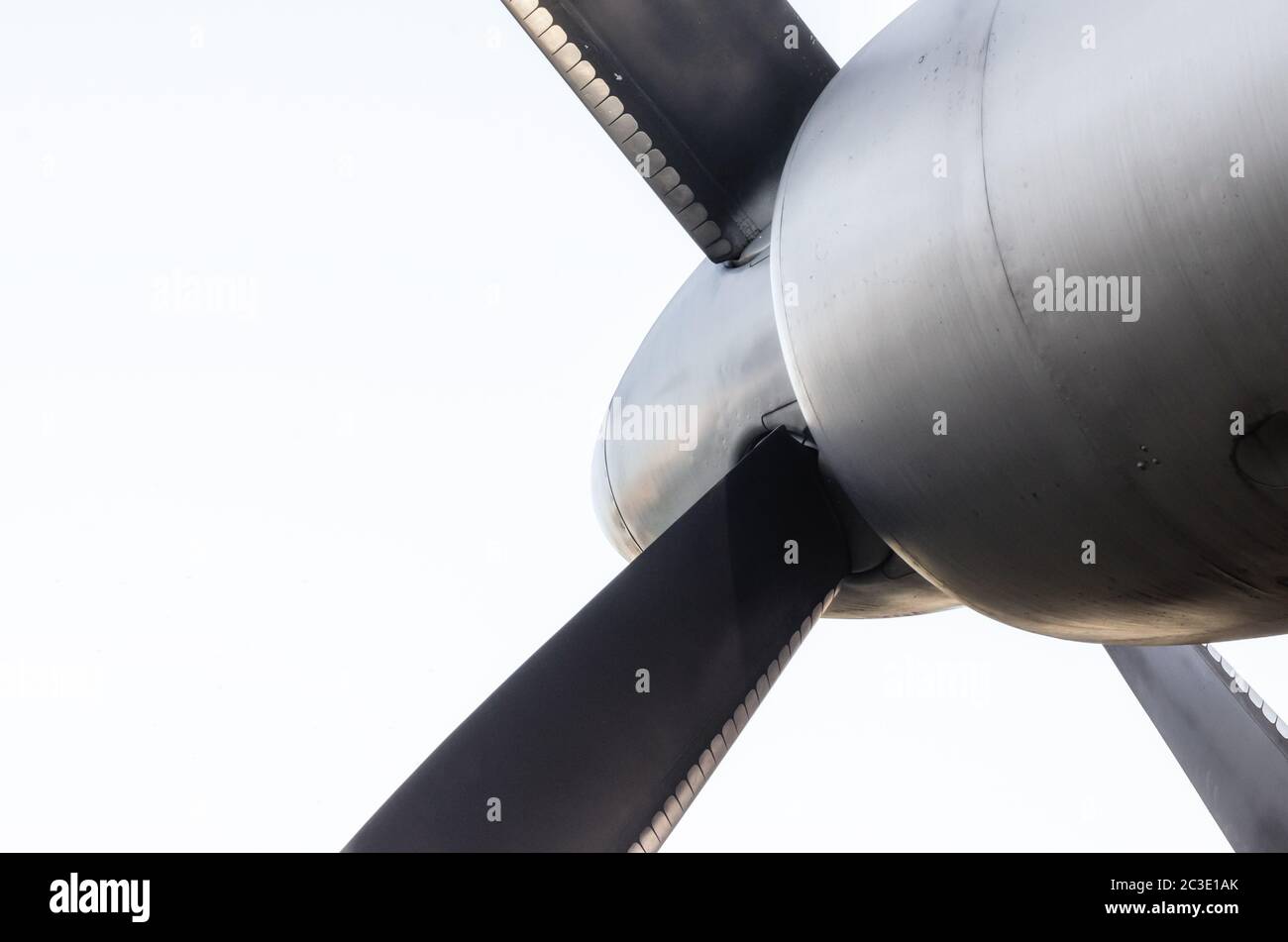 Fragment eines Propellers eines Vintage-Flugzeugs, isolierte Nahaufnahme Stockfoto