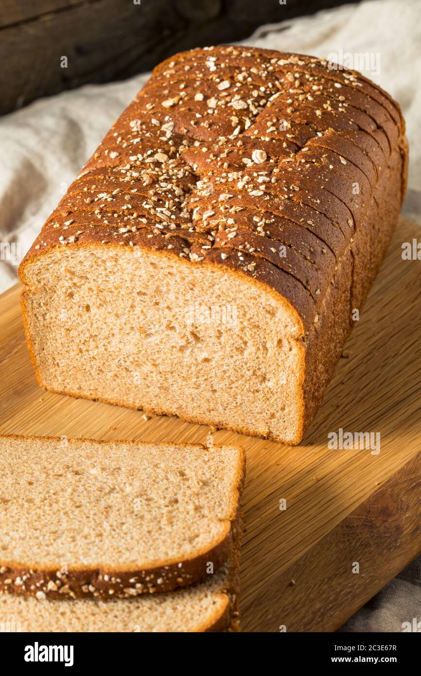 Hausgemachte ganze Weizen geschnittenes Brot bereit zum Essen Stockfoto