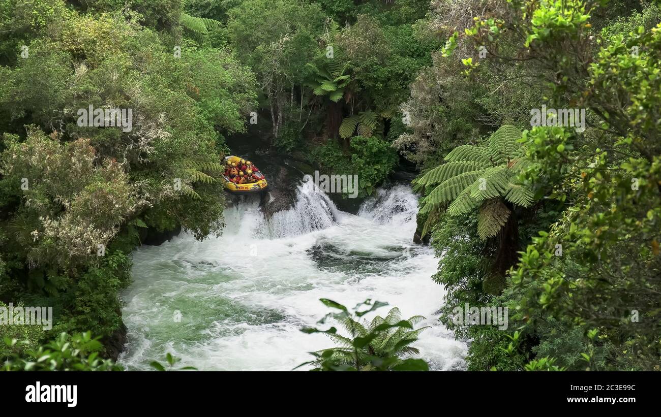 ROTORUA, NEUSEELAND - Dezember 2 2015: whitewater rafting kaituna fällt in Neuseeland Stockfoto