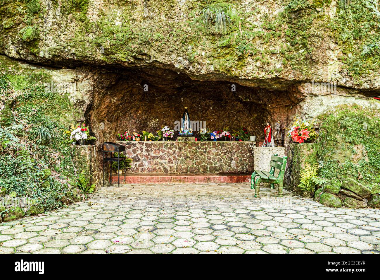 Nossa Senhora Aparecida Heiligtum in der Landschaft des Staates Santa Catarina. Treze Tilias, Santa Catarina, Brasilien. Stockfoto