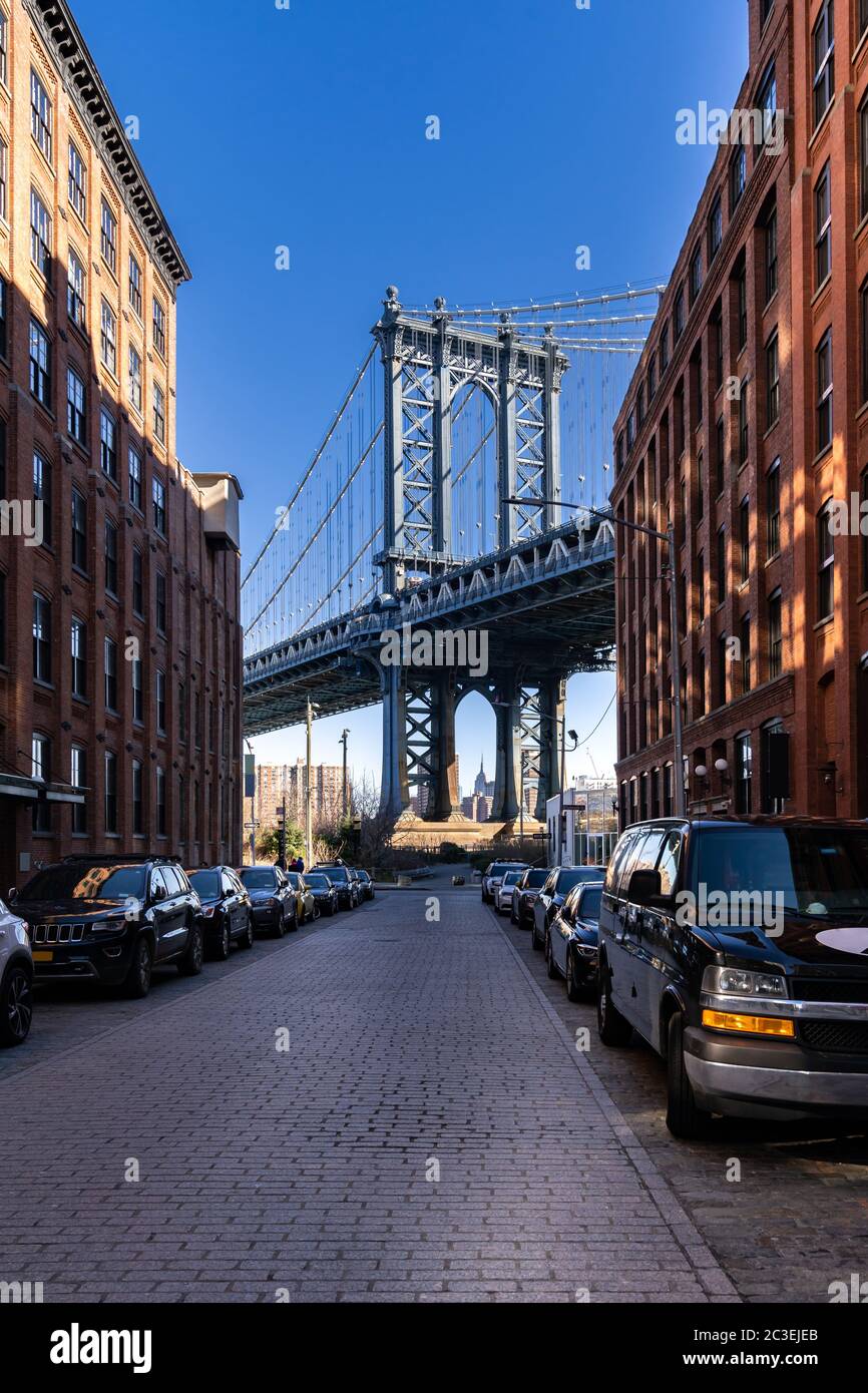 Unten unter der Manhattan Bridge Overpass - DUMBO Point von brooklyn New york City NY USA. Dies ist das Nachbarschaftszeichen loc Stockfoto