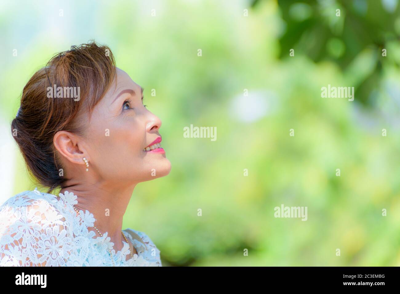 Portrait alte Dame Ruhe im Freien Stockfoto