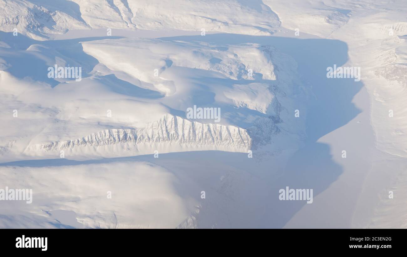 Schneebedeckte Winterlandschaften in Island. Stockfoto