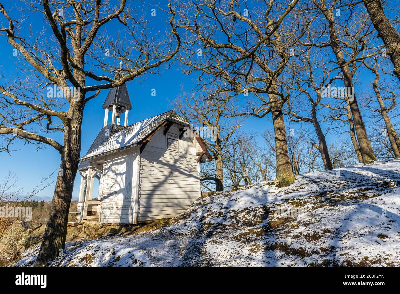 Köthener Hütte im Selketal Winterwald Wanderziel im Harz Stamping Point Harzer Wandernadel Stockfoto