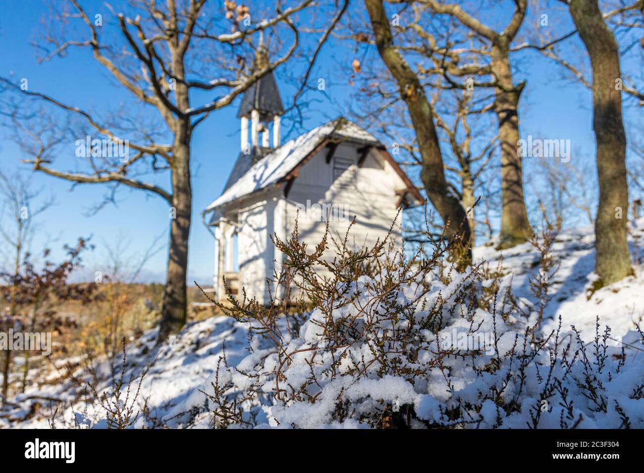 Köthener Hütte im Selketal Winterwald Wanderziel im Harz Stamping Point Harzer Wandernadel Stockfoto