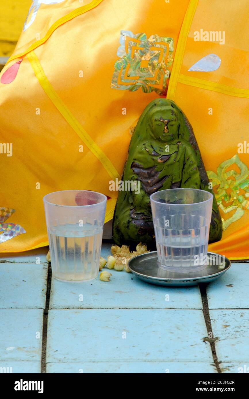 Wenig Opfer. Shwemawdaw Pagode. Bago. Birma. Myanmar. Stockfoto