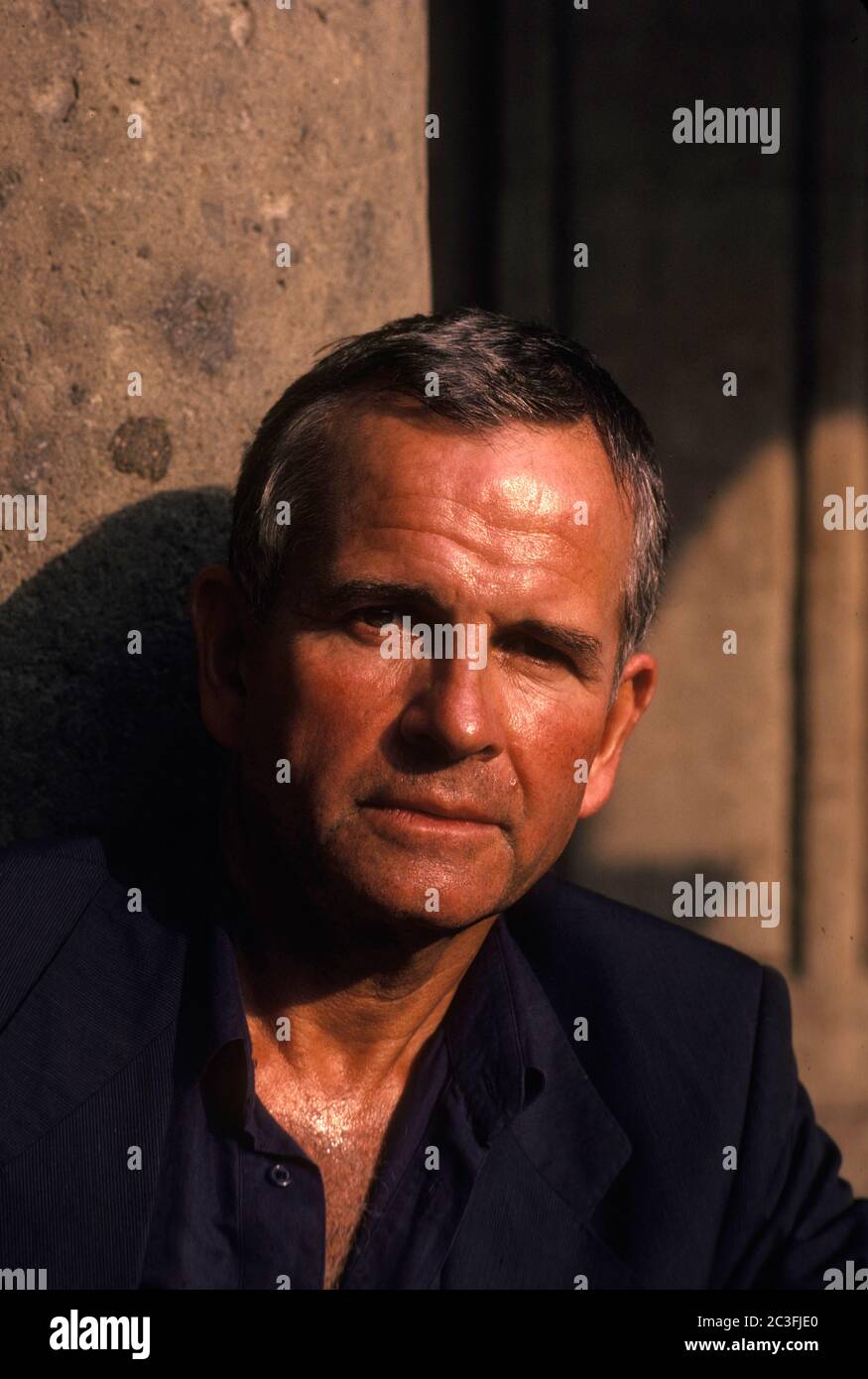 19. Juni 2020: Englischer Schauspieler Sir IAN HOLM der legendäre Schauspieler, der Bilbo Baggins in den Filmen "der Herr der Ringe" spielte, starb im Alter von 88 Jahren in London wegen Problemen mit Parkinson. Holm erhielt 1967 den Tony Award für den besten Hauptdarsteller für seine Leistung in der Heimkehr und den 1998 Award für den besten Darsteller für seine Leistung in der Titelrolle von King Lear. Für seine Rolle als Athletik-Trainer und in Chariots of Fire gewann er 1981 den BAFTA Award als Bester Darsteller in einer Nebenrolle, für die er auch für einen Academy Award nominiert war. BILD: 01. Nov 1986 - Mexiko-Stadt, Mexiko Stockfoto