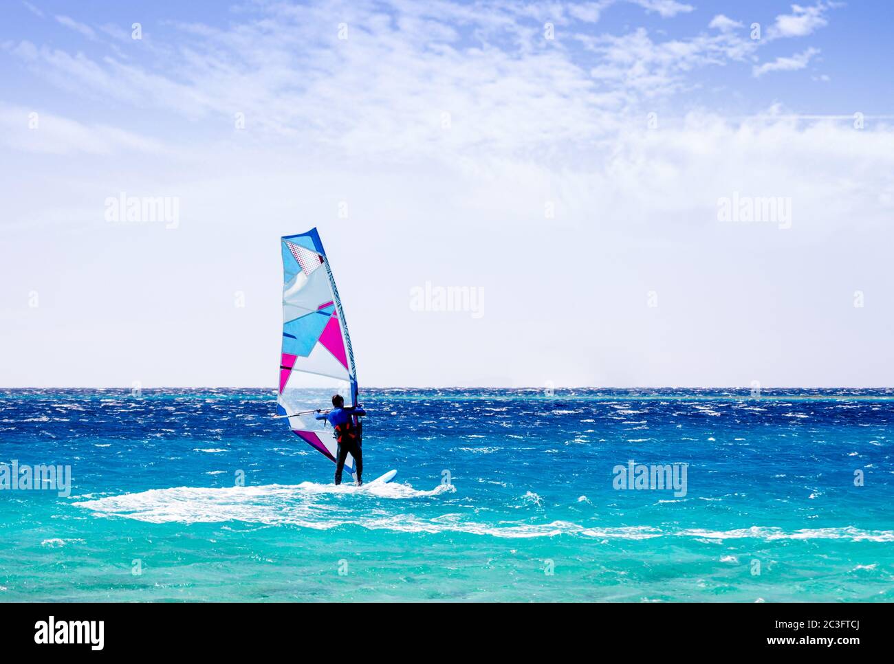 Surfer Fahrten im Roten Meer in Ägypten Stockfoto