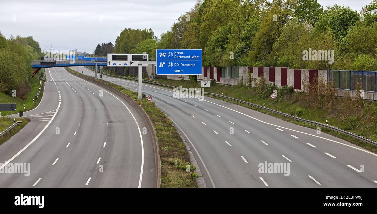Leere Autobahn A 40, April 2020, Corona, Corona Virus, Corona Krise, Dortmund, Deutschland, Europa Stockfoto