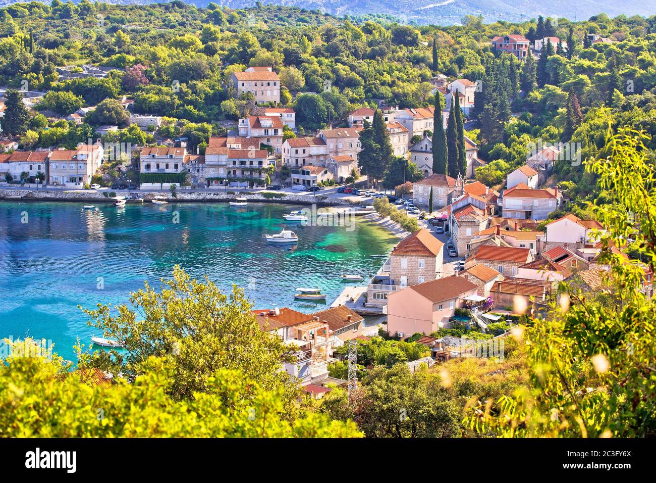 Korcula. Idyllisches Küstendorf Racisce auf Korcula Insel Luftbild Stockfoto