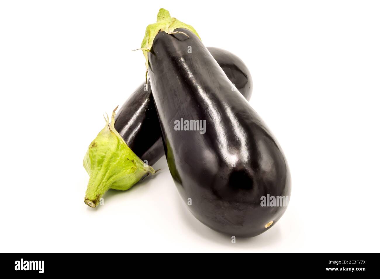 Aubergine oder Aubergine Gemüse isoliert auf weißem Hintergrund Ausschnitt Stockfoto