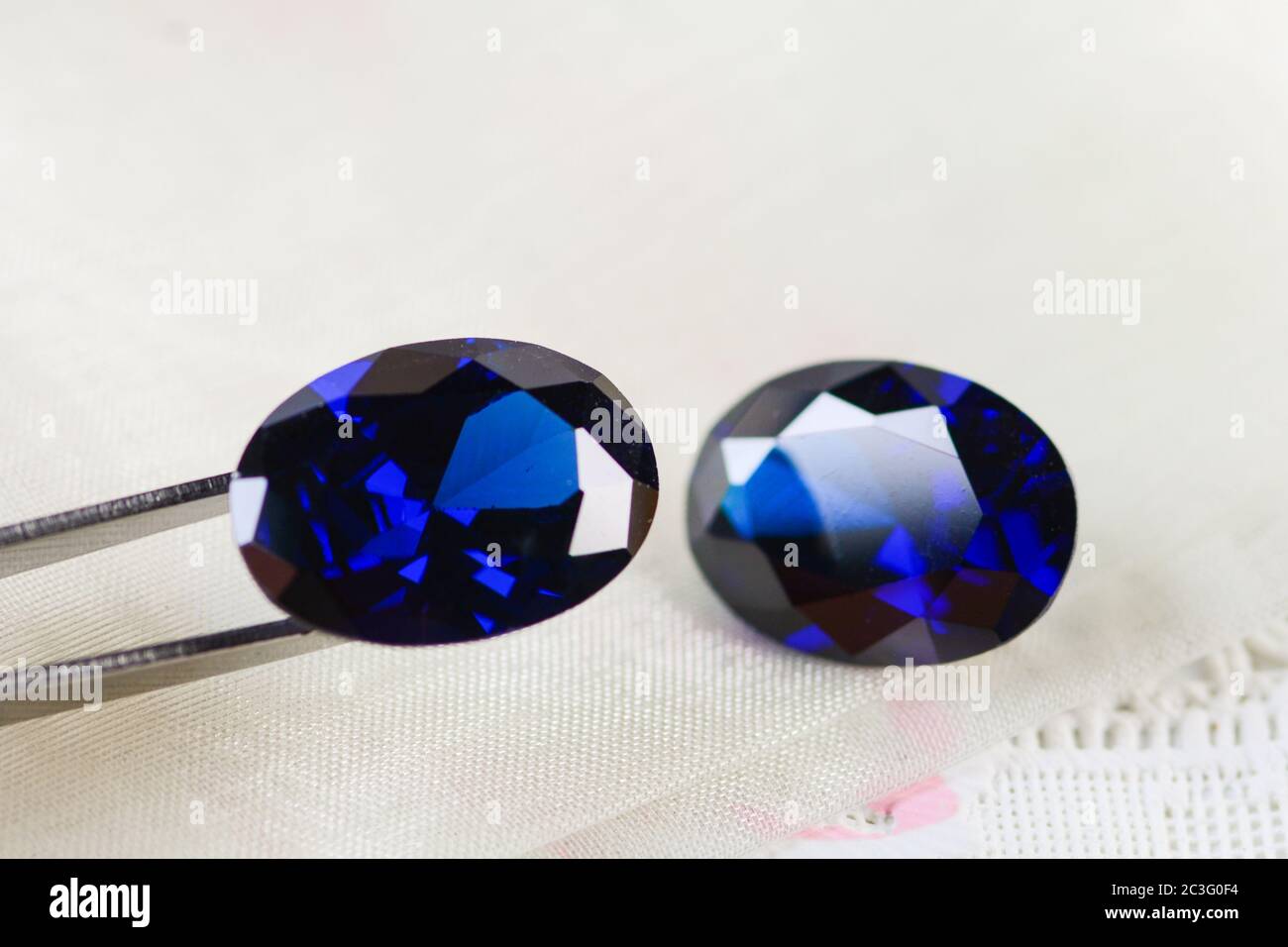 Cubic Zirkonia Edelsteine, ovale Form, verschiedene Farbe Edelsteine Stockfoto