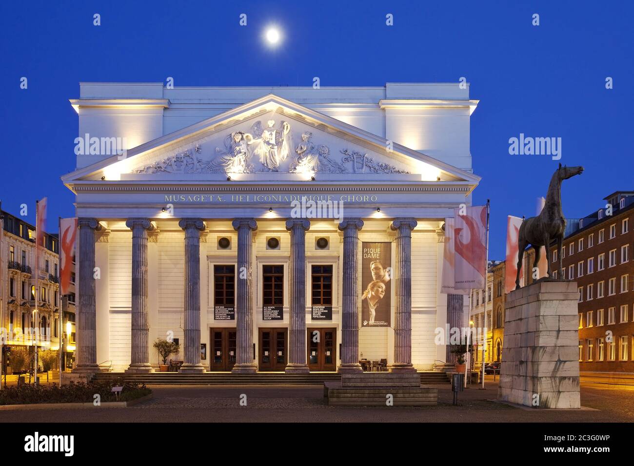 Theater am Abend mit Vollmond, Aachen, Nordrhein-Westfalen, Deutschland, Europa Stockfoto