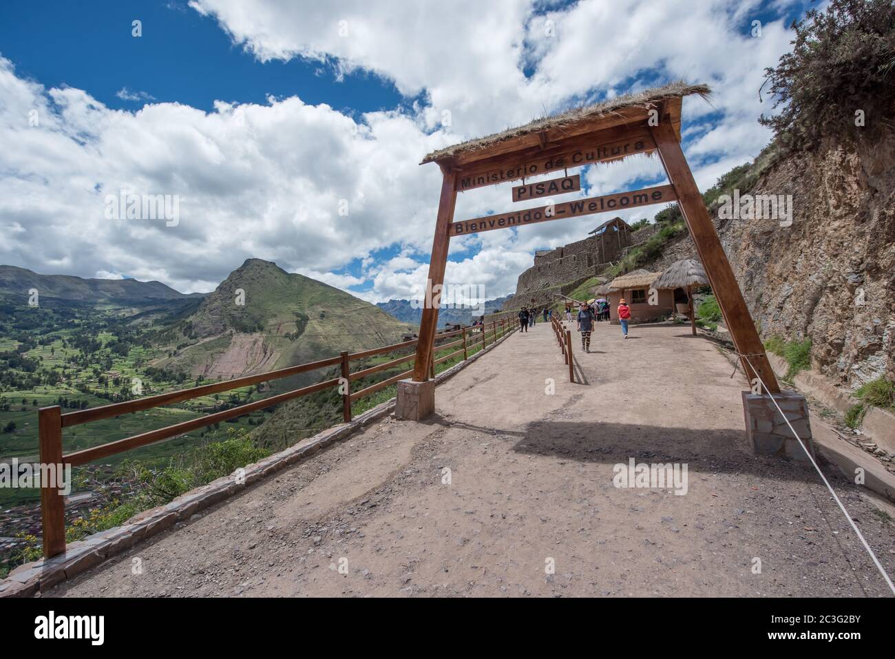 Willkommen in PISAC, dem Tor des Heiligen Tals am 28. Januar 2017, Peru. Stockfoto