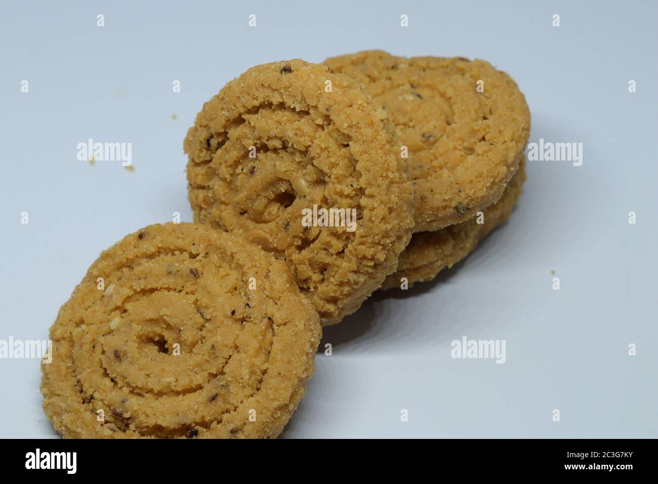 Indische Straßengerichte Murukulu oder geröstete Gram Dal Mehl fritters Stockfoto