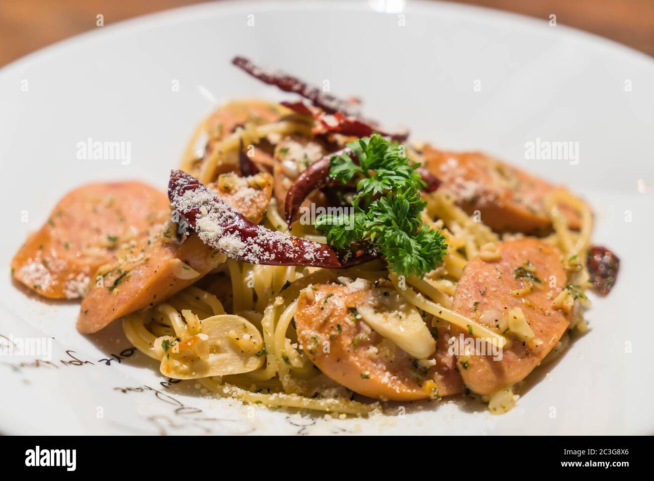 Pasta mit deutschland Wurst Stockfoto