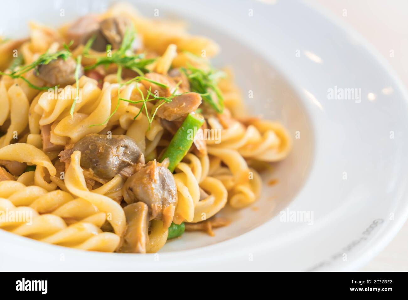 Würzige Thunfisch-Pasta Stockfoto