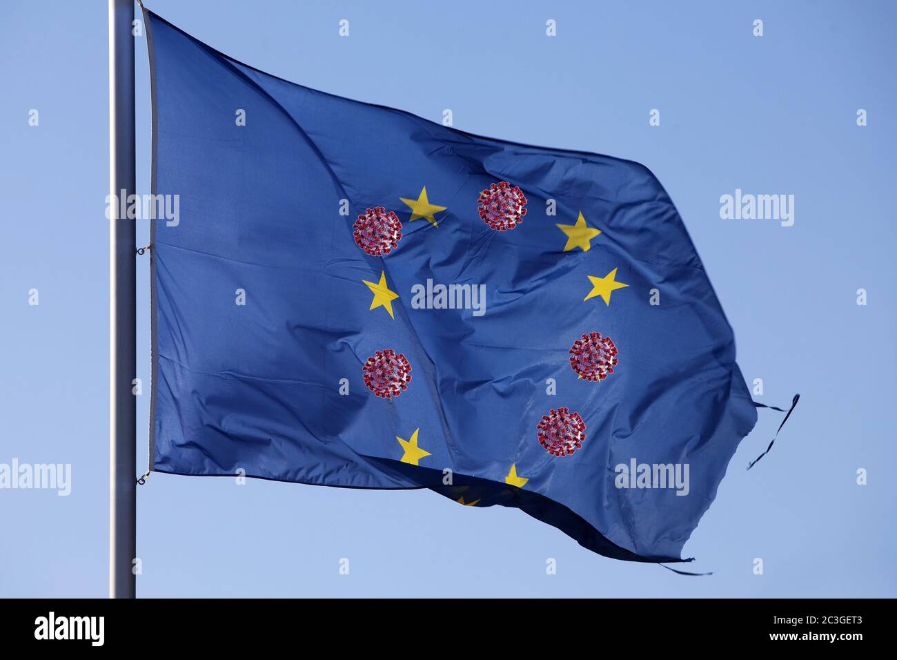 Fotomontage, europäische Flagge mit Coronaviren, symbolisches Foto für die angespannte Situation in Europa Stockfoto