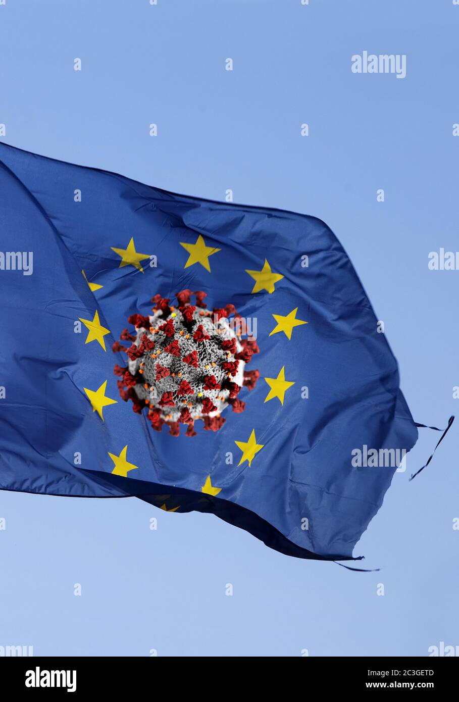 Fotomontage, europäische Flagge mit Coronaviren, symbolisches Foto für die angespannte Situation in Europa Stockfoto