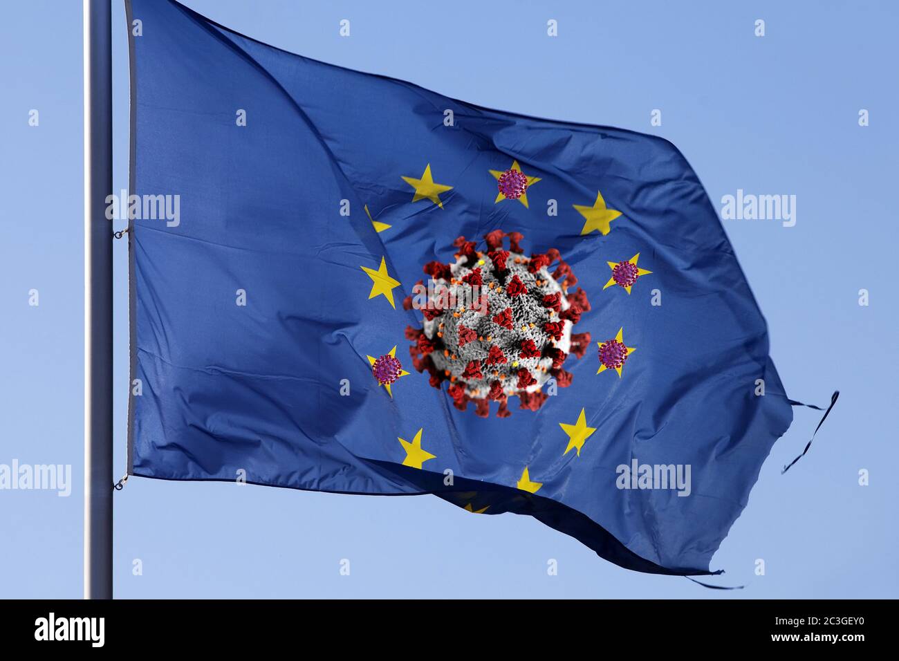 Fotomontage, europäische Flagge mit Coronaviren, symbolisches Foto für die angespannte Situation in Europa Stockfoto