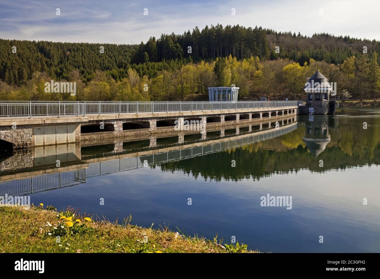 Am Damm der Lister-Staumauer, Attendorn, Sauerland, Nordrhein-Westfalen, Deutschland, Europa Stockfoto