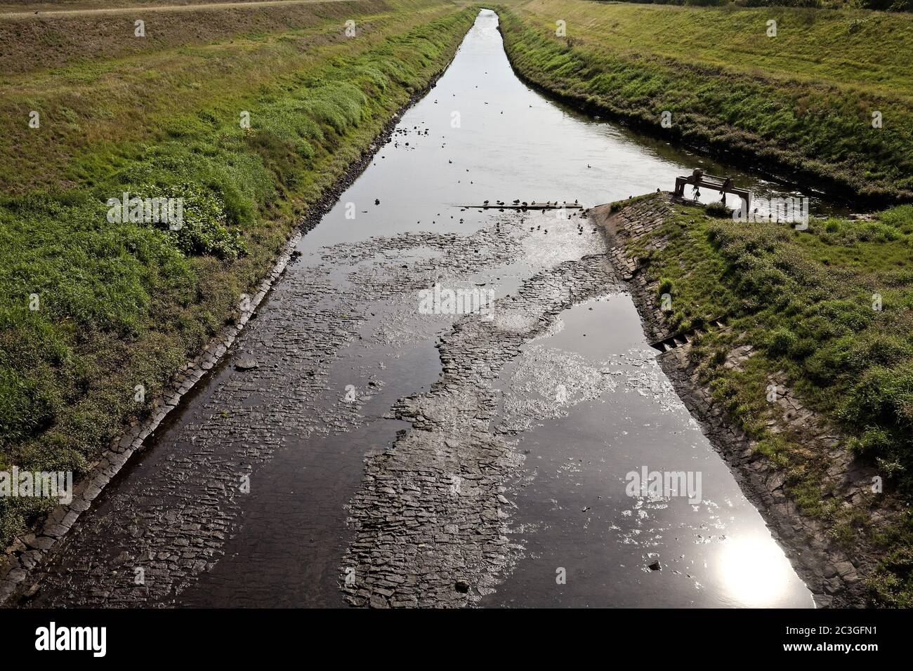 Die Emscher an der Mündung in den Rhein, Dinslaken, Nordrhein-Westfalen, Deutschland, Europa Stockfoto