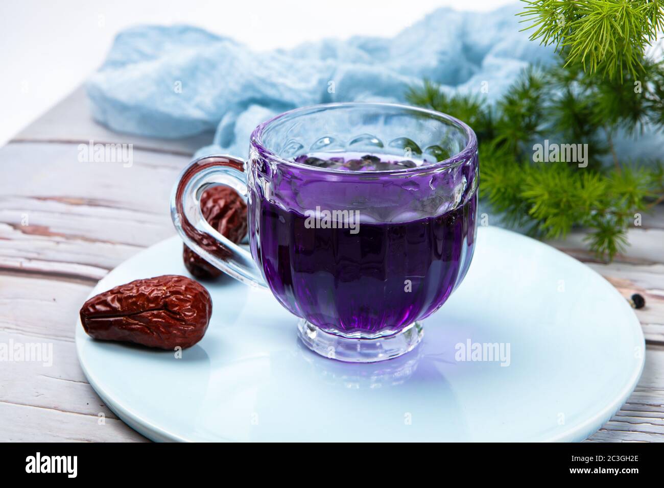 Schwarzer Tee aus Medlar Stockfoto