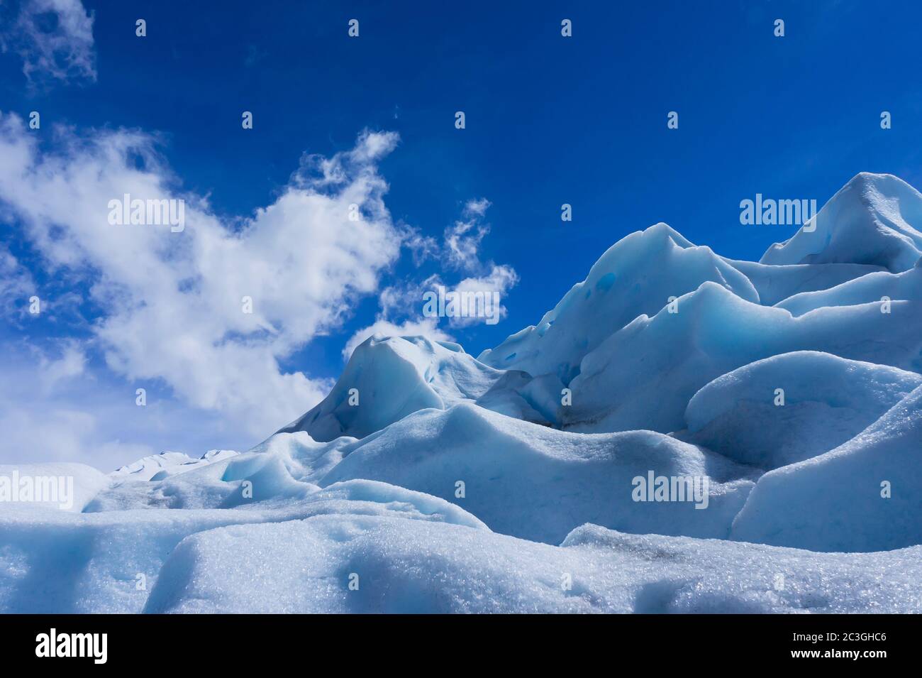 Blick von der Oberfläche des blauen Gletschers, Patagonien, Argentinien, Südamerika Stockfoto