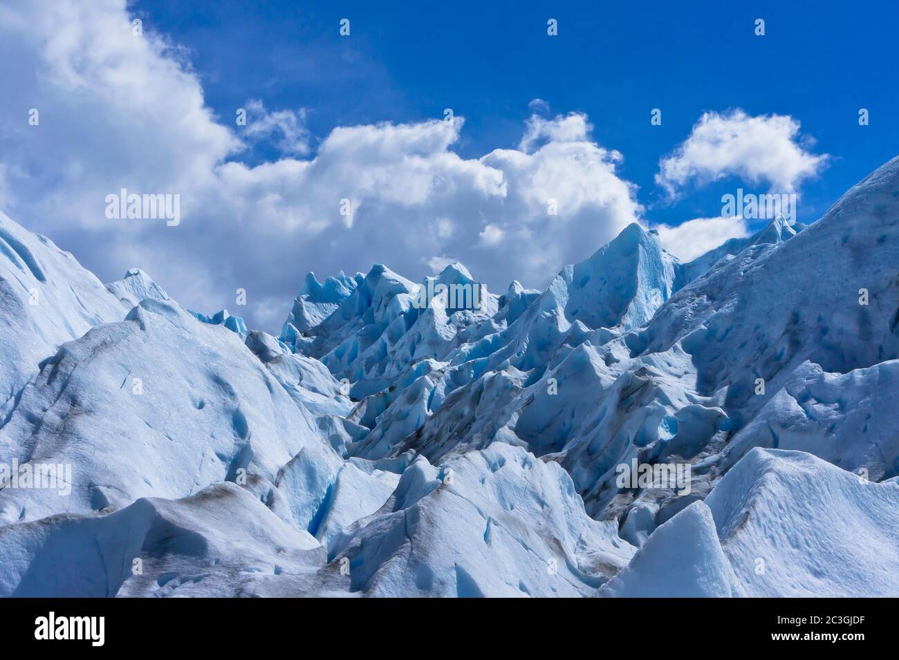 Blick von der Oberfläche des blauen Gletschers, Patagonien, Argentinien, Südamerika Stockfoto