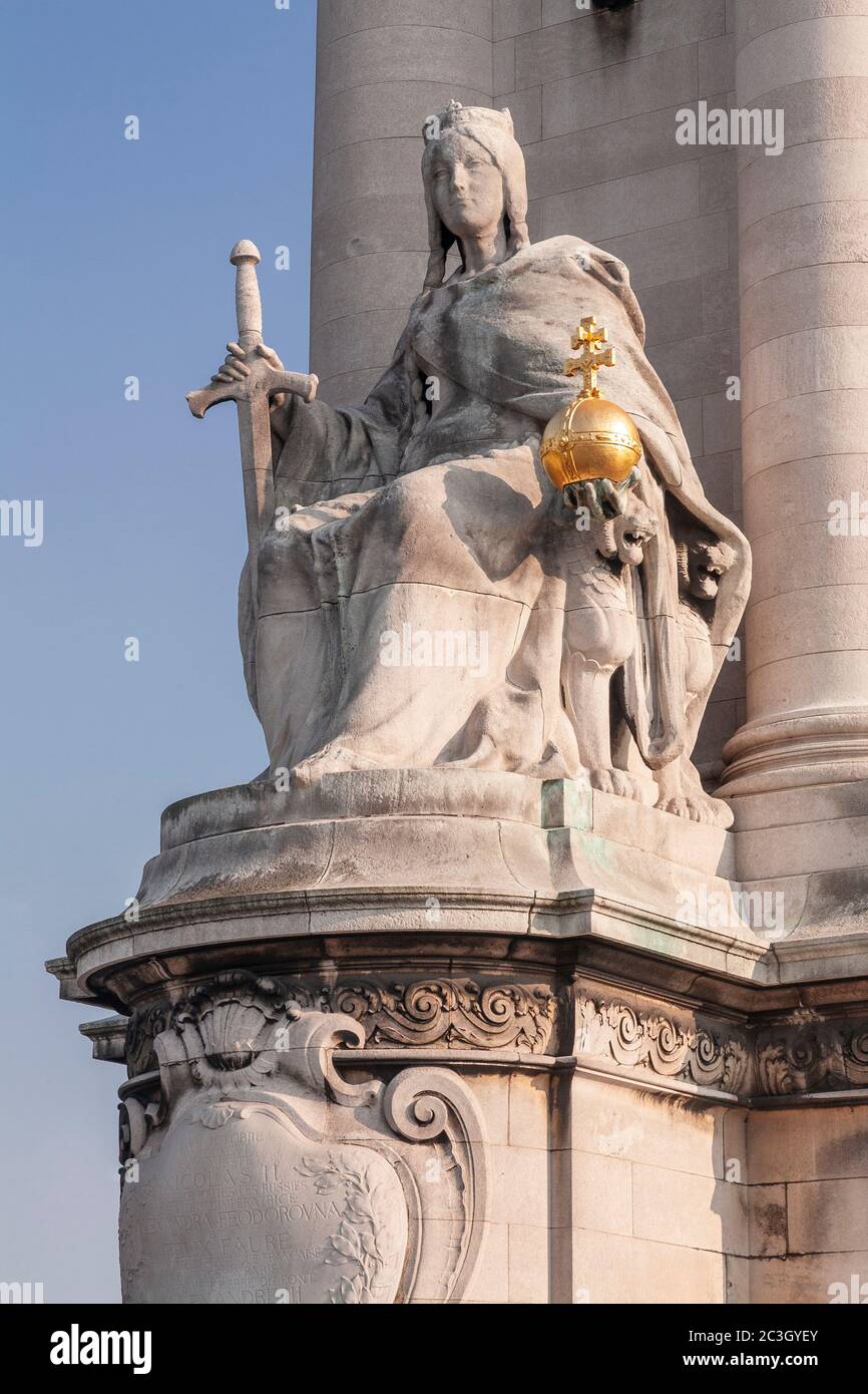Statue auf Pont Alexandre III, Paris, Frankreich Stockfoto