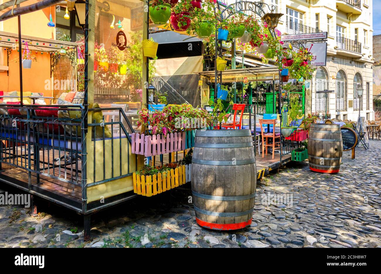 Belgrad / Serbien - 23. September 2018: Skadarlija Straße, alte böhmische Straße mit vielen berühmten Restaurants der serbischen nationalen Küche in Belgrad, c Stockfoto
