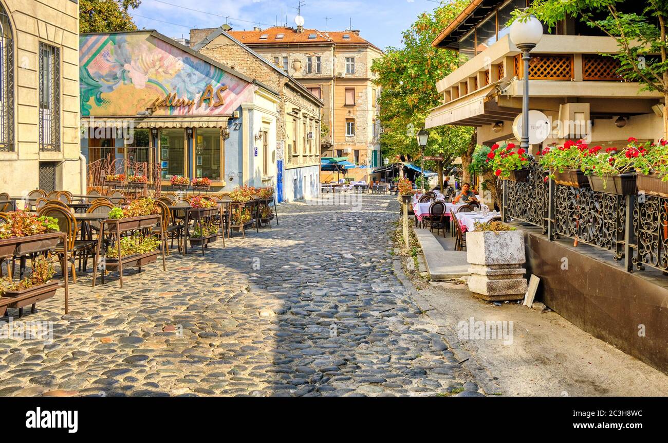 Belgrad / Serbien - 23. September 2018: Skadarlija Straße, alte böhmische Straße mit vielen berühmten Restaurants der serbischen nationalen Küche in Belgrad, c Stockfoto