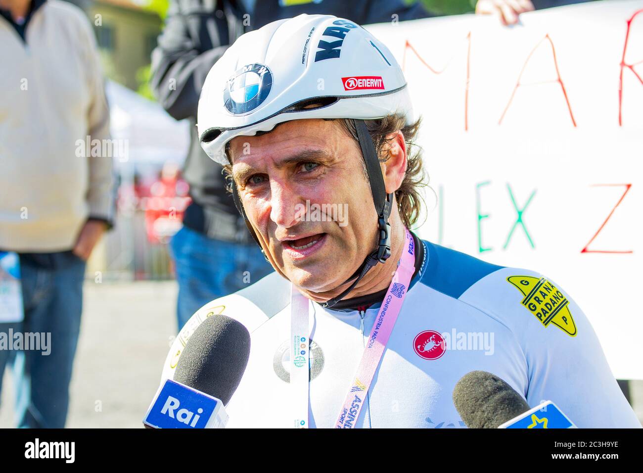 20/06/2020 Alex Zanardi Archiv/retrospektiver schwerer Unfall für Zanardi: Kollision mit einem schweren Fahrzeug, es ist sehr ernst Alex Zanardi war in einem Verkehrsunfall in der Provinz Siena, während einer der Etappen der Obiettivo Tricolore Relais, eine Reise, die unter den Teilnehmern Paralympische Athleten in Handbikes, Fahrräder oder olympischen Rollstühlen sieht beteiligt. Der Unfall ereignete sich auf der Autobahn 146 in der Gemeinde Pienza mit einem schweren Fahrzeug. Zanardi berichtete von einem Polytrauma und wurde unter sehr schweren Bedingungen per Hubschrauber ins Krankenhaus gebracht. Das sind Stunden großer Angst. Stockfoto