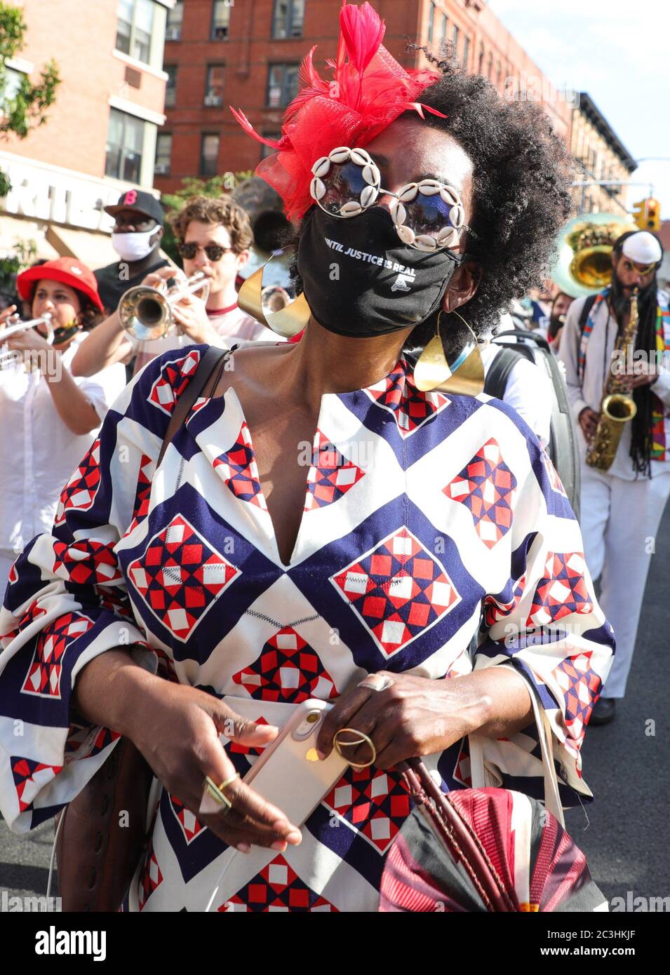 New York, NY, USA. Juni 2020. Protestor Out and about for New Arts-Activism Collective THE BLACKSMITHS Launch Freedom Summer Campaign, Foley Square, New York, NY 20. Juni 2020. Kredit: CJ Rivera/Everett Sammlung/Alamy Live Nachrichten Stockfoto