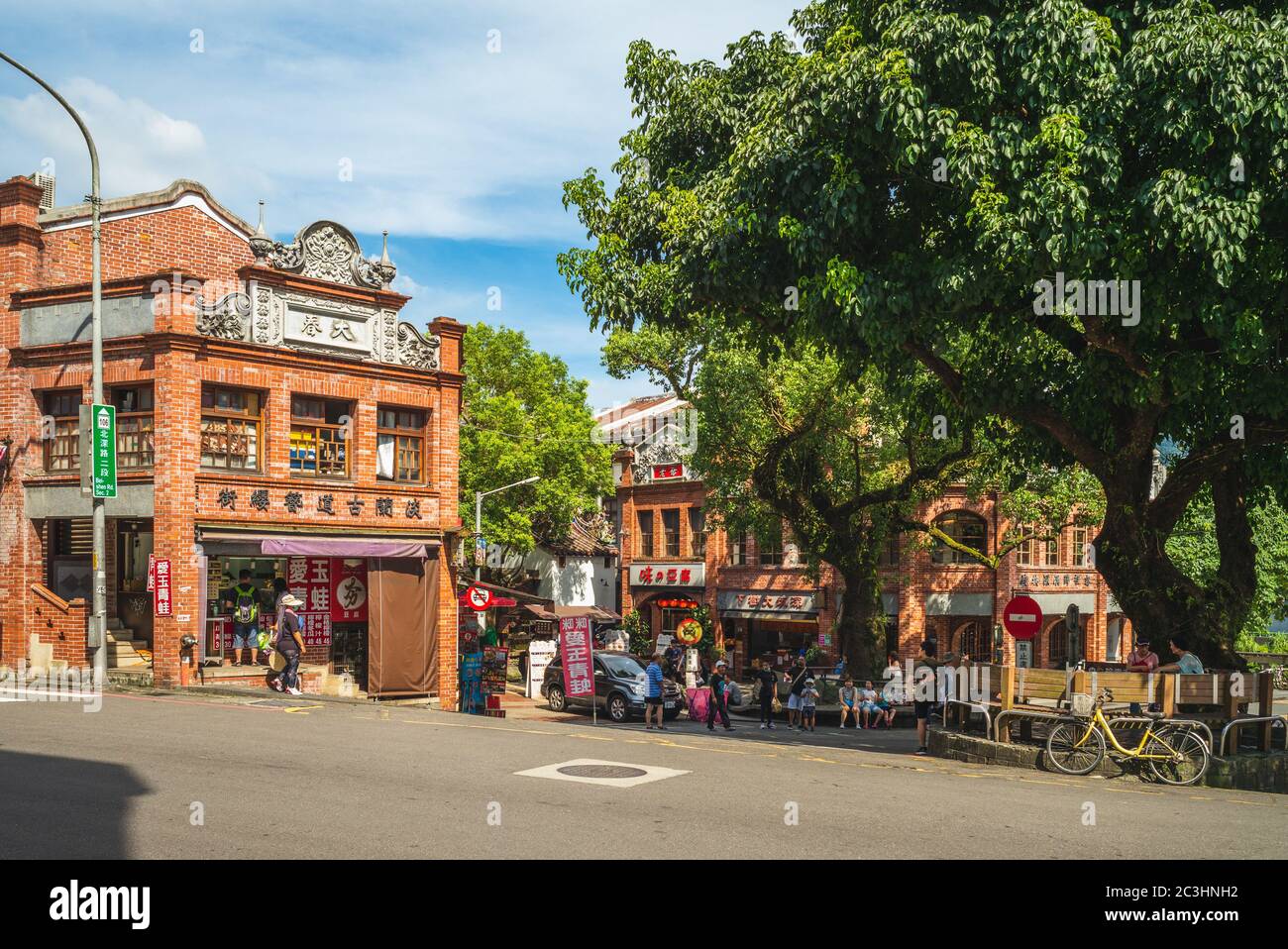 Shenkeng, Taiwan - 19. Juni 2020: Shenkeng Old Street, eine Straße in New Taipei Stadt berühmt für köstliche Tofu-bezogene Speisen und nostalgische Taiwan-Gefühl. Stockfoto