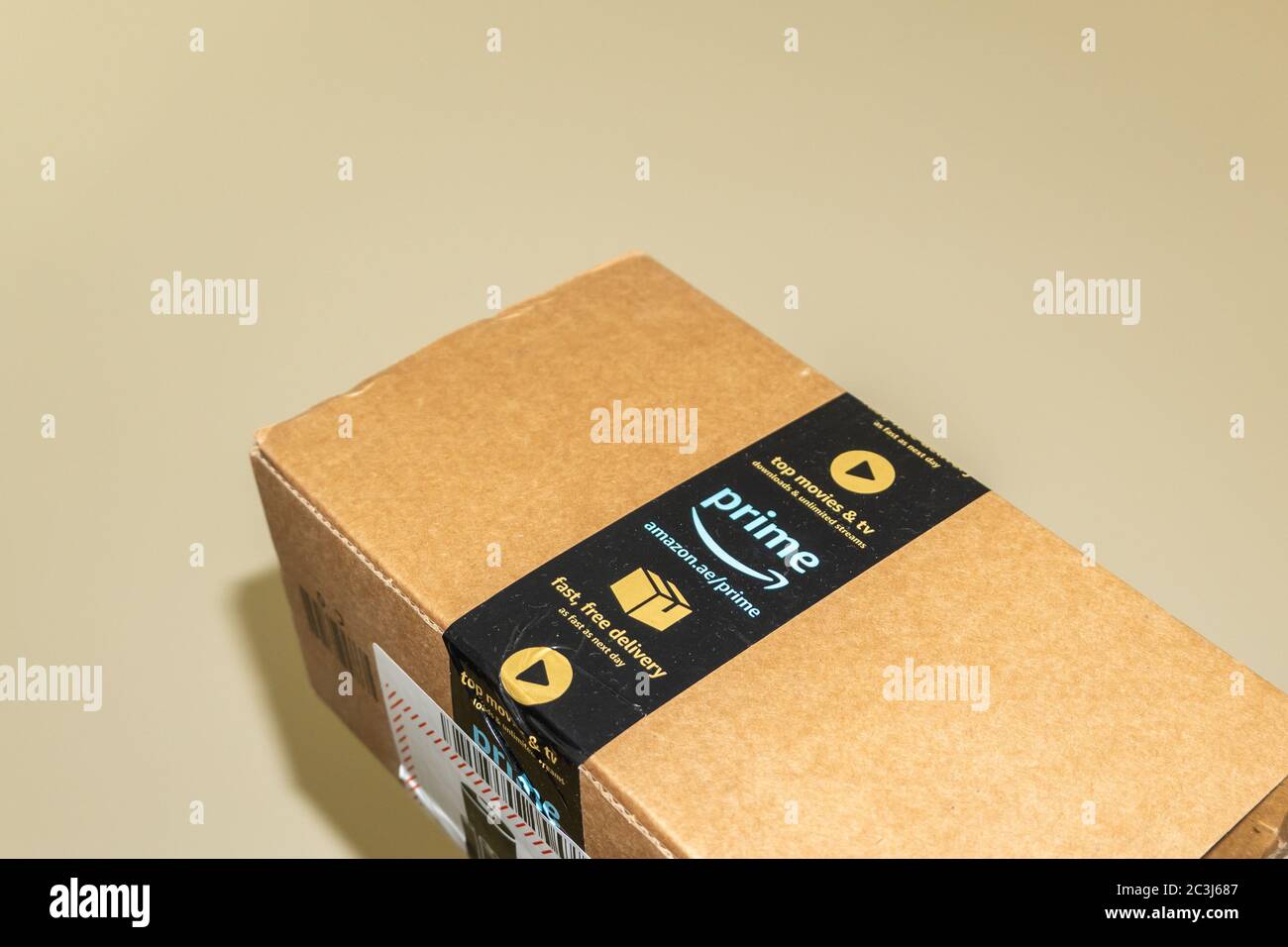 RAK, RAK/UAE - 18. Mai 2020: Amazon Prime Online Versand Box Lieferung in  den Vereinigten Arabischen Emiraten (UAE). ' Stockfotografie - Alamy