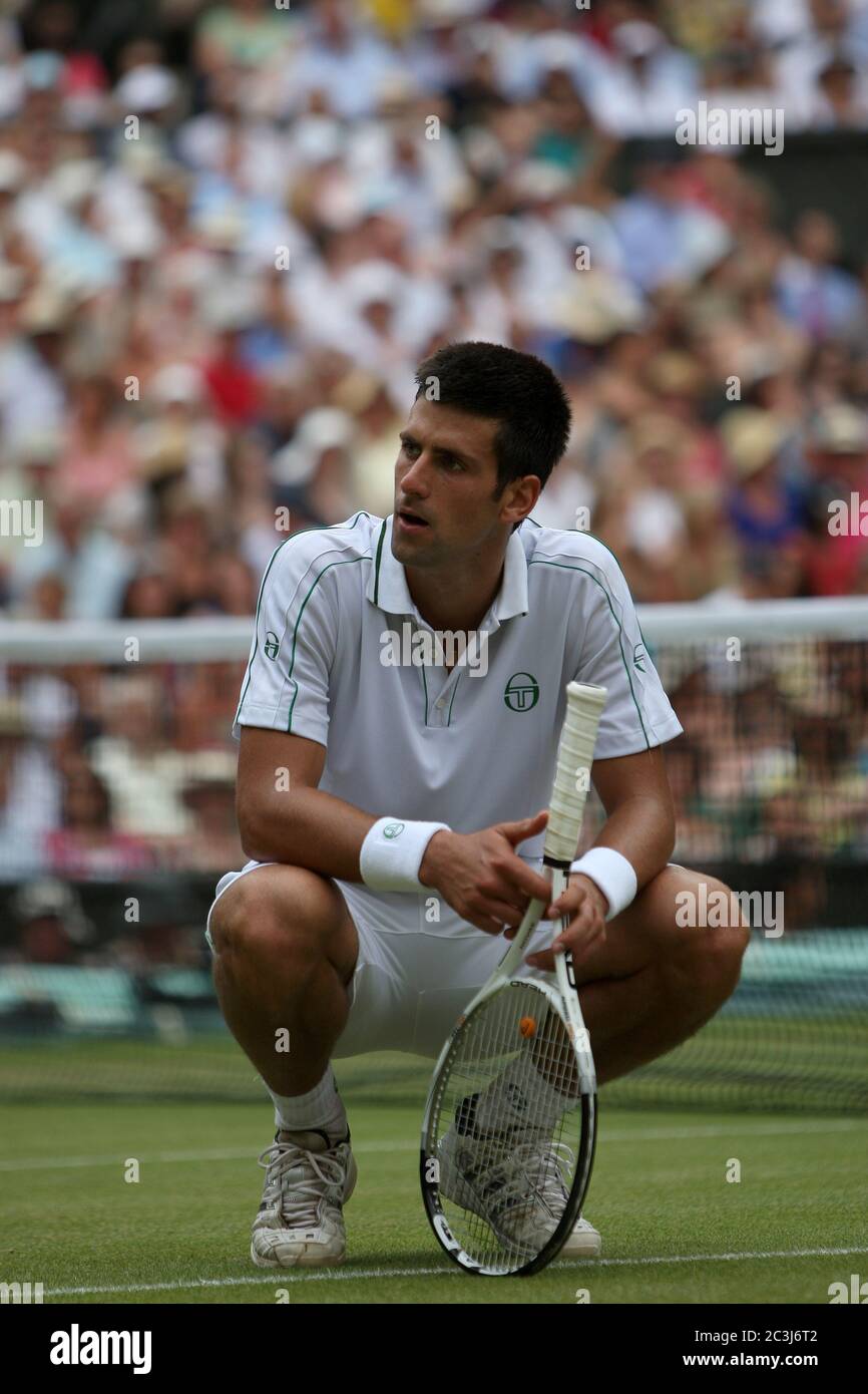 Novak Djokovic während seiner Halbfinalverluste gegen Tomas Berdych in Wimbledon. Stockfoto