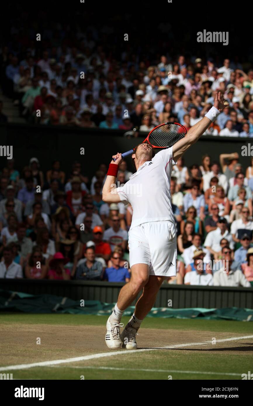 Andy Murray im Halbfinale 2010 gegen Rafael Nadal in Wimbledon. Stockfoto