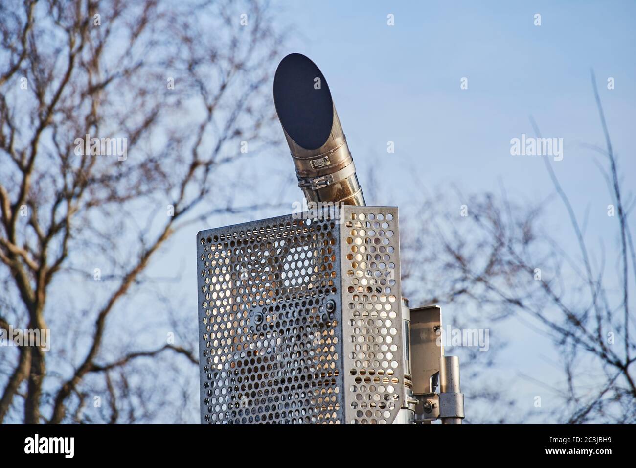 Berlin, Deutschland - 19. Januar 2019: Details eines schweren Baukran auf einer Baustelle in Berlin, Deutschland. Stockfoto