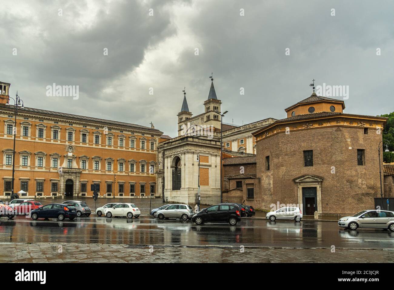 Das Lateran Baptisterium, dessen Titel San Giovanni in Fonte al Laterano ist, ist es Teil des Komplexes der Lateran Basilika. Rom, Latium Region, Italien Stockfoto