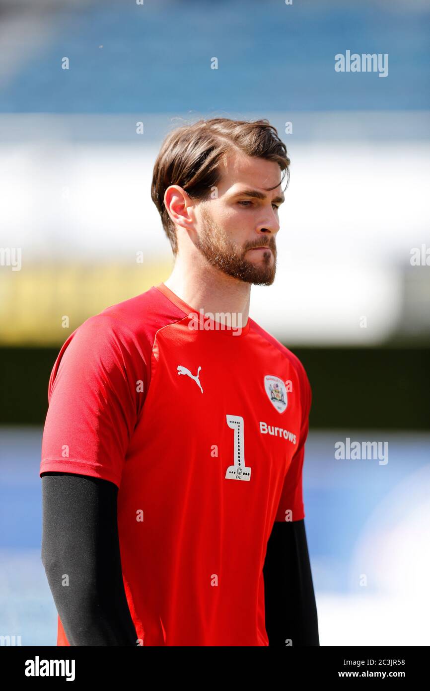 20. Juni 2020; Kiyan Prince Foundation Stadium, London, England; English Championship Football, Queen Park Rangers gegen Barnsley Football Club; Torwart Samuel Sahin-Radlinger von Barnsley Stockfoto