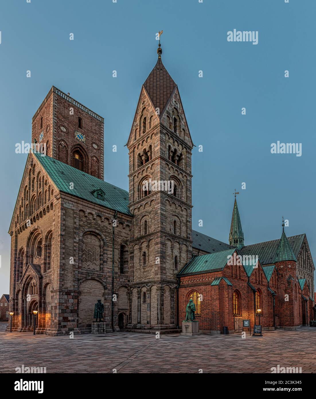 Die alte Ribe Kathedrale im weichen Abendlicht, Ribe, Dänemark, 29. Mai 2020 Stockfoto