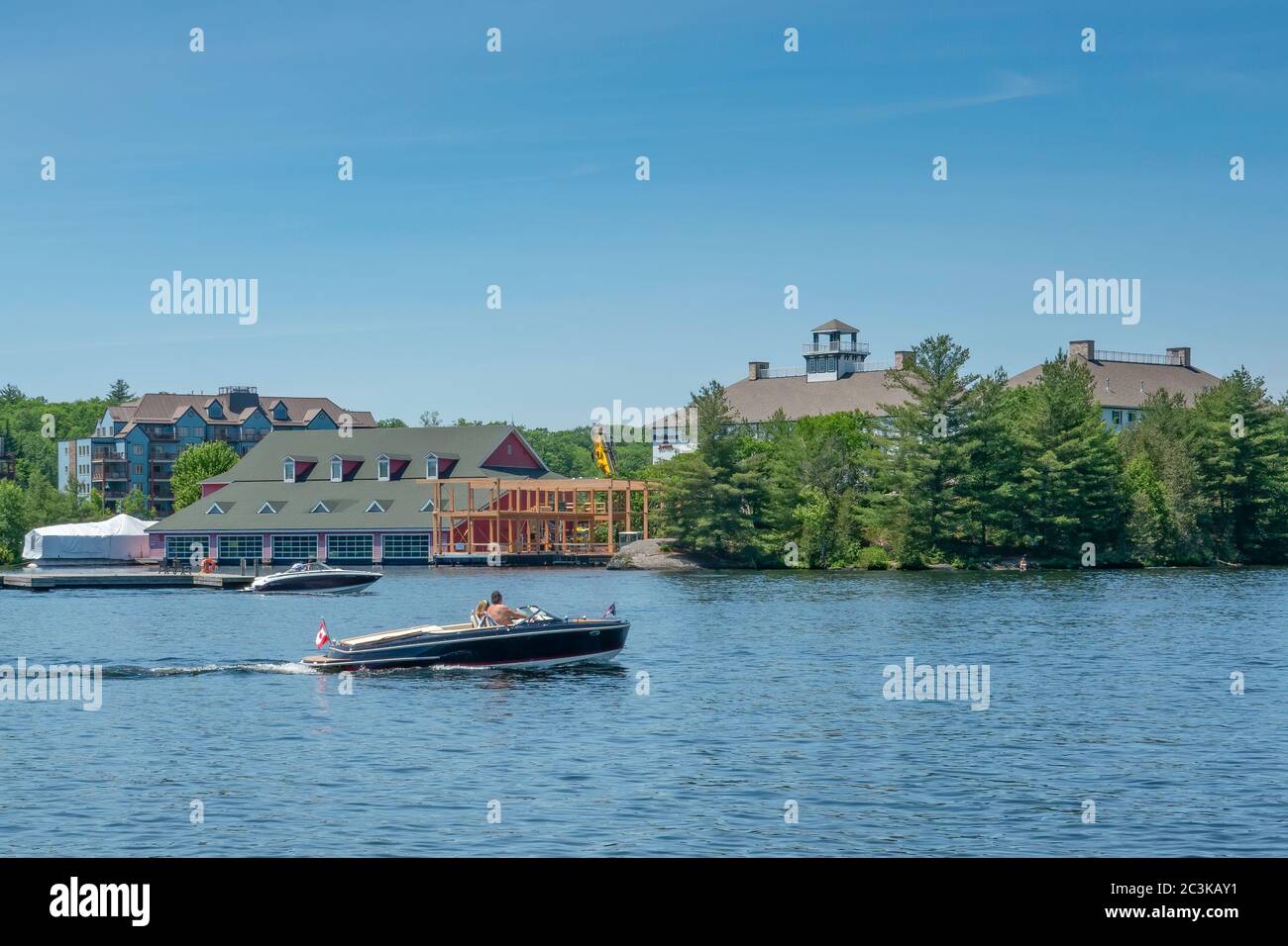 20. Juni 2020-Pleasue-Bootsfahrer genießen den ersten Sommertag auf dem Lake Muskoka in Gravenhurst Ontario Canada. Stockfoto