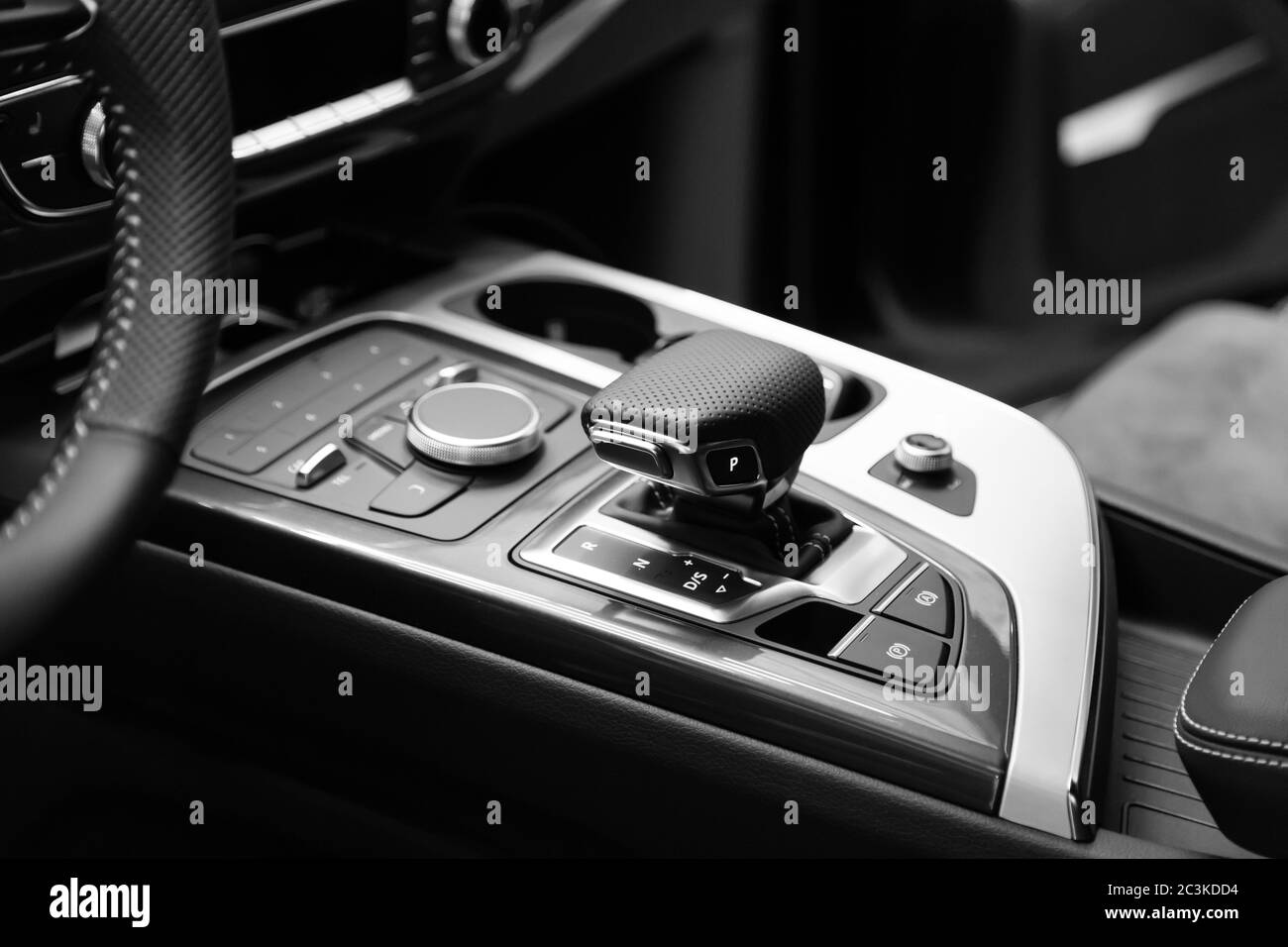 Moskau. Oktober 2018. Audi Q7 S line Innenraum. In schwarz und silber Stockfoto