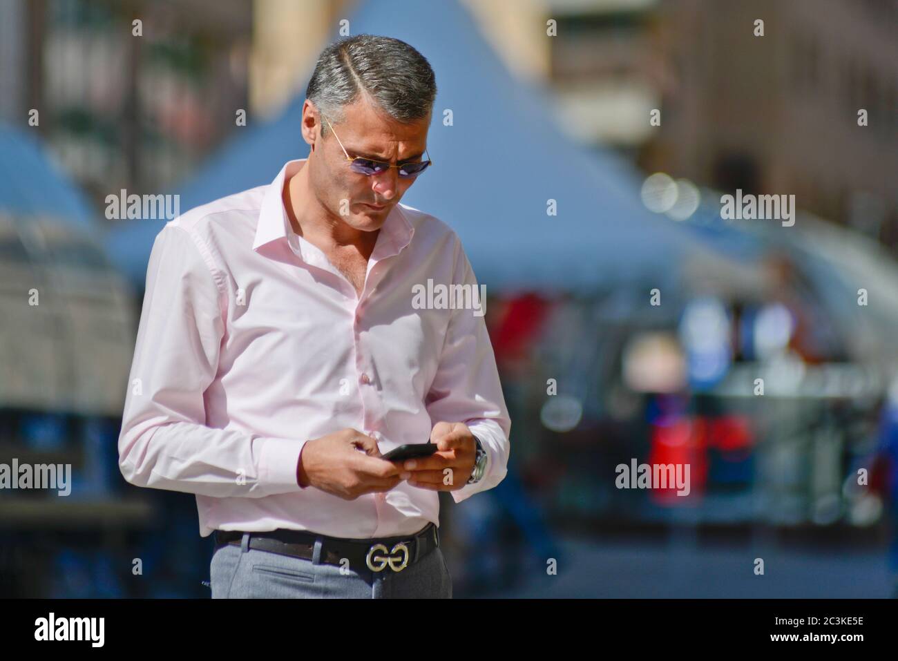 Armenischer Geschäftsmann in der nördlichen Avenue, Jerewan, Armenien Stockfoto