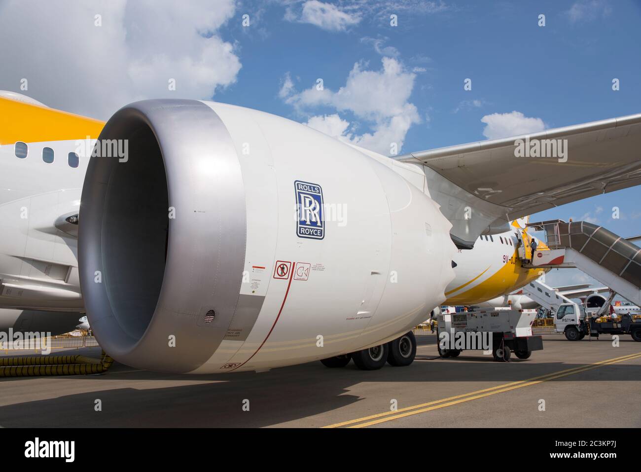 Singapur - 16. Februar 2016: Der Rolls-Royce Trent 1000 Motor eines Boeing 787-9 Dreamliners in der Lackierung der schnörkellosen Singapur-Fluggesellschaft Scoot Durin Stockfoto